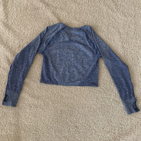 Long Sleeve Crop Top - Picture 3 of 4